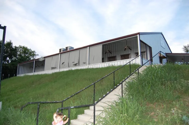 Restaurants metal building photo 2