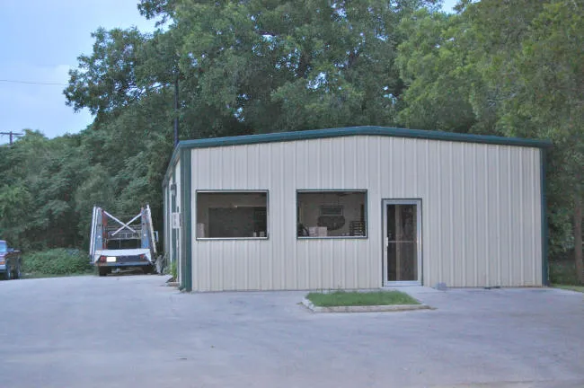Retail metal building photo 11
